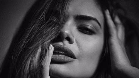 esha gupta topless|Esha Gupta goes topless in these perfect sun kissed pictures。